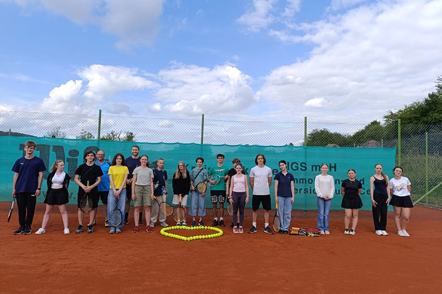Tennistraining im Rahmen der Sommerfreizeit von Spohns Haus